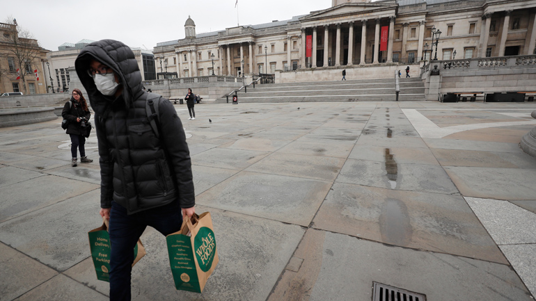 Βρετανία: Δεν υπάρχουν σχέδια για ταξιδιωτικούς περιορισμούς, ούτε για χρήση στρατού για την τήρηση του νόμου