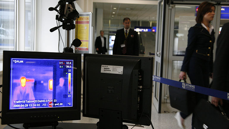 Θερμική κάμερα στο αεροδρόμιο ελέγχει την θερμοκρασία των ταξιδιωτών 