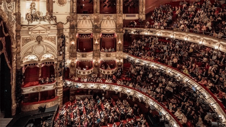 Όπερα και παραμύθια  για τους Ρουμάνους που μένουν στο σπίτι λόγω κορωνοϊού