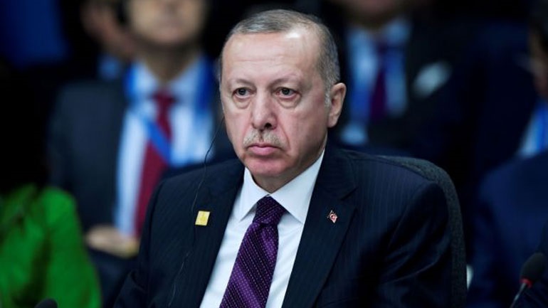 Ο Ερντογάν αναβάλλει τη διεξαγωγή εκδηλώσεων ως τα τέλη Απριλίου Ο Ερντογάν αναβάλλει τη διεξαγωγή εκδηλώσεων ως τα τέλη Απριλίου