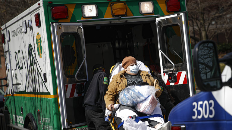 ΗΠΑ: Ο στρατός μελετά να μετατρέψει σε ΜΕΘ 10.000 δωμάτια ξενοδοχείων και φοιτητικών εστιών στη Νέα Υόρκη