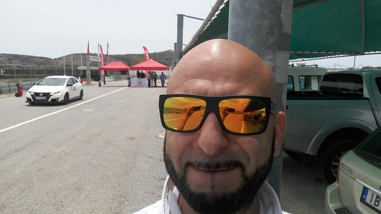 Έμεινε έναν ολόκληρο χρόνο σπίτι και εσύ δεν μπορείς 14 ημέρες; Έμεινε έναν ολόκληρο χρόνο σπίτι και εσύ δεν μπορείς 14 ημέρες;