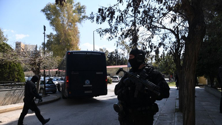 Στην Ευελπίδων οι συλληφθέντες της επιχείρησης που πραγματοποίησε η Αντιτρομοκρατική