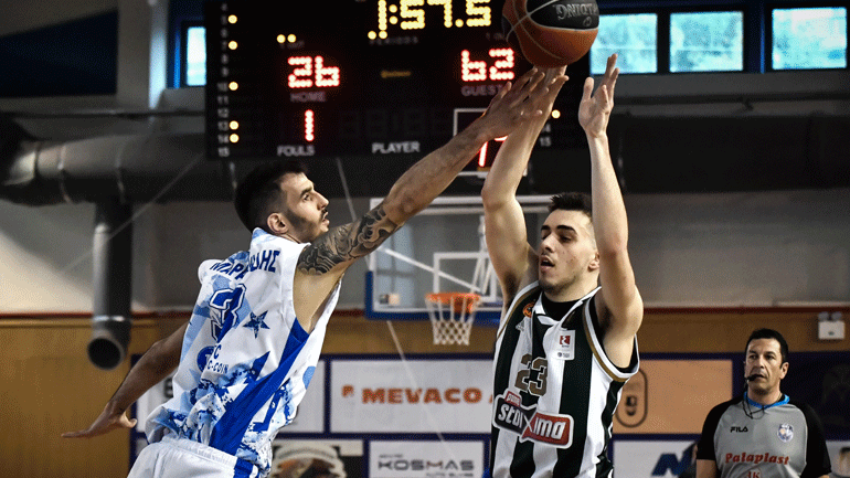 Το απίστευτο καλάθι που πέτυχε ο Παπαδάκης από το… σπίτι του!