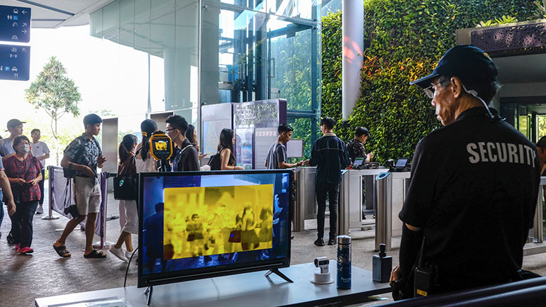 Σιγκαπούρη: Εφαρμογή στα κινητά τηλέφωνα εντοπίζει κρούσματα κι επαφές με νοσούντες από Covid-19