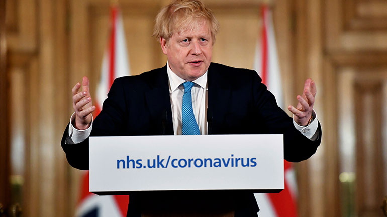 Η Βρετανία κλείνει παμπ, εστιατόρια, σινεμά και θέατρα