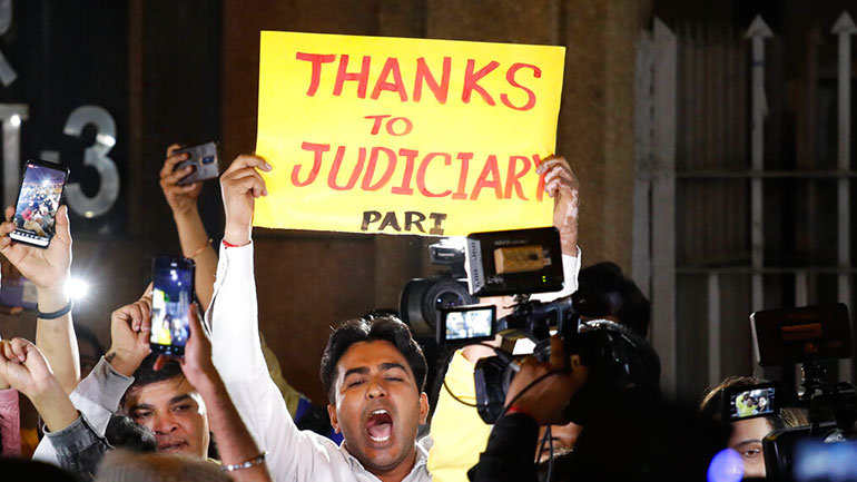 Ινδία: Εκτελέστηκαν οι άνδρες που βίασαν και σκότωσαν μία φοιτήτρια το 2012