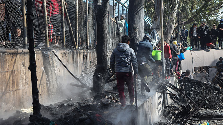 Μυτιλήνη: Μεταφέρουν σε κλειστή δομή 604 μετανάστες
