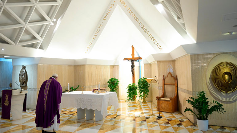 Άφεση αμαρτιών στους πιστούς που επλήγησαν από τον κορωνοϊό δίνει το Βατικανό