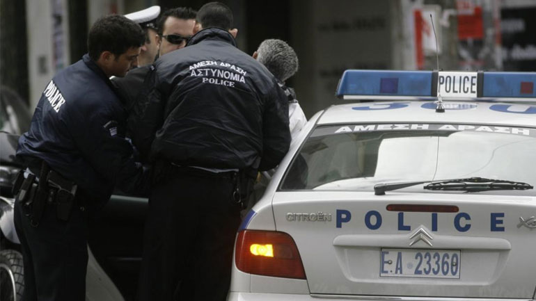 Σπείρα άνοιγε επιχειρήσεις που έχουν κλείσει λόγω κορωνοϊού