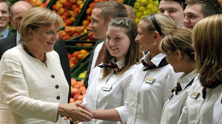 Γερμανία: Στο σούπερ μάρκετ η καγκελάριος Άγγελα Μέρκελ