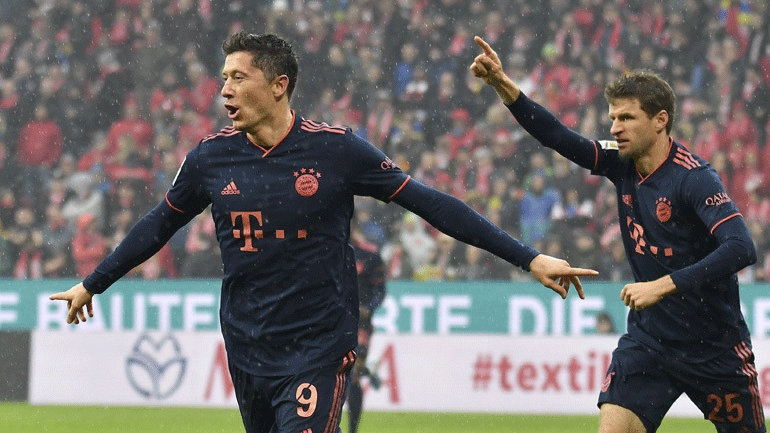 Ο Λεβαντόφσκι προσφέρει ένα εκατ. ευρώ για την αντιμετώπιση του κορωνοϊού