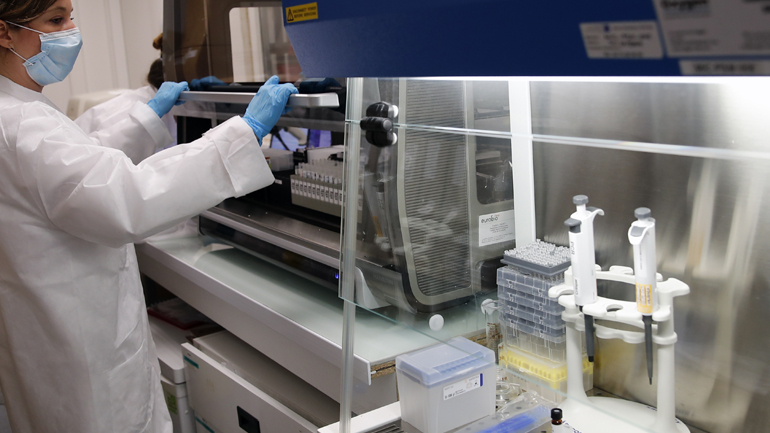 Αισιοδοξία στη Γερμανία για το εμβόλιο κατά του κορωνοϊού: Πότε θα είναι διαθέσιμο