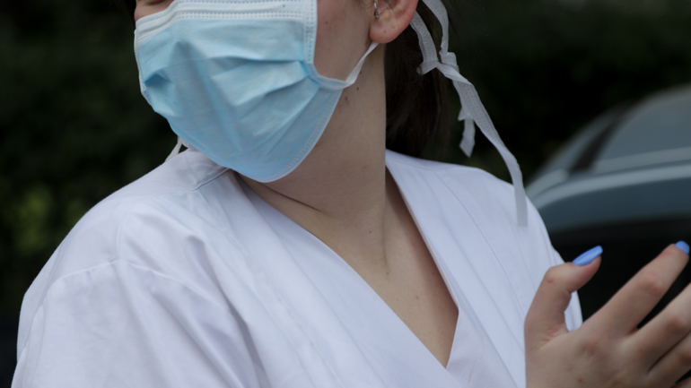 Ελληνίδα γιατρός από το Παρίσι: «Μένουμε σπίτι για να μην φτάσουμε στη διαλογή»