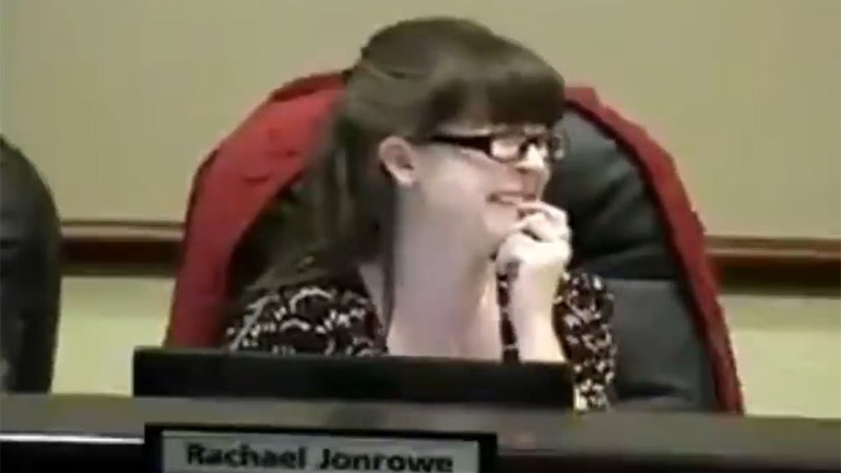 Μην σου τύχει… Η πιο αμήχανη στιγμή στην ιστορία δημοτικού συμβουλίου!