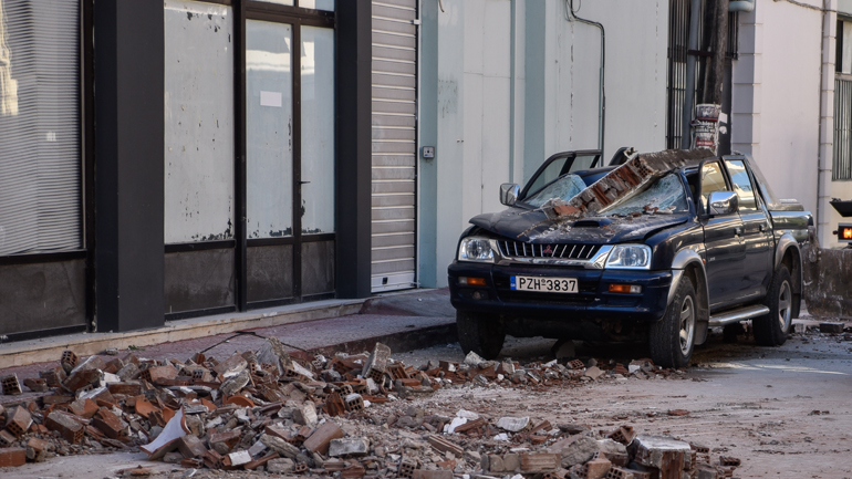 Σεισμός Πρέβεζα:  Ζευγάρι σώθηκε από θαύμα – Ο τοίχος έπεσε δίπλα στο κρεβάτι τους