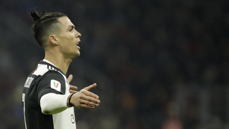 Ο Ρονάλντο κάνει μαθήματα σωστής χρήσης αντισηπτικού στα παιδιά του!