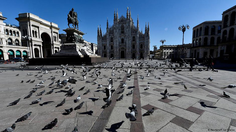 Έρημη πόλη το Μιλάνο. Ενδέχεται να κλείσουν και τα καταστήματα καπνού ώστε να περιοριστούν κι άλλο οι έξοδοι των πολιτών