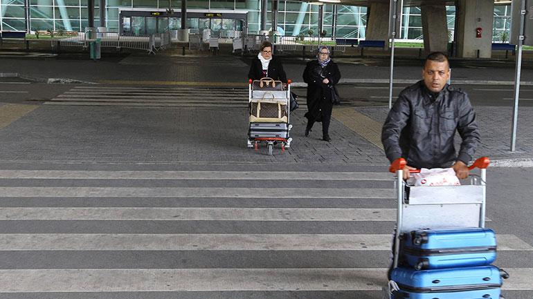 Αίγυπτος: Η κυβέρνηση μελετά σχέδιο απαγόρευσης κυκλοφορίας