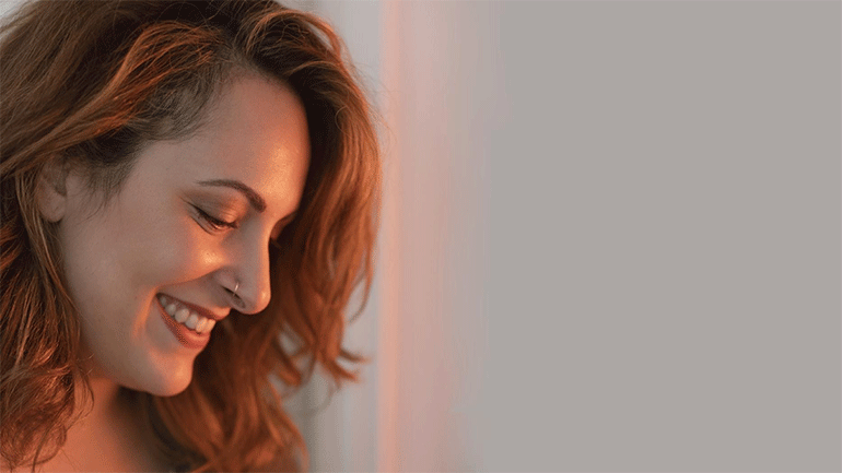 Η Λόλα Γιαννοπούλου παρουσιάζει τις «6 αυτοτελείς ιστορίες»