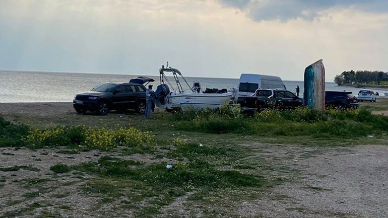 Η αστυνομία βγήκε… παγανιά σε δημοφιλή παραλία των Μεγάρων