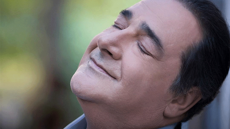 «Ρωτάς αν σ’ έχω ερωτευθεί» – Το νέο τραγούδι του Βασίλη Καρρά