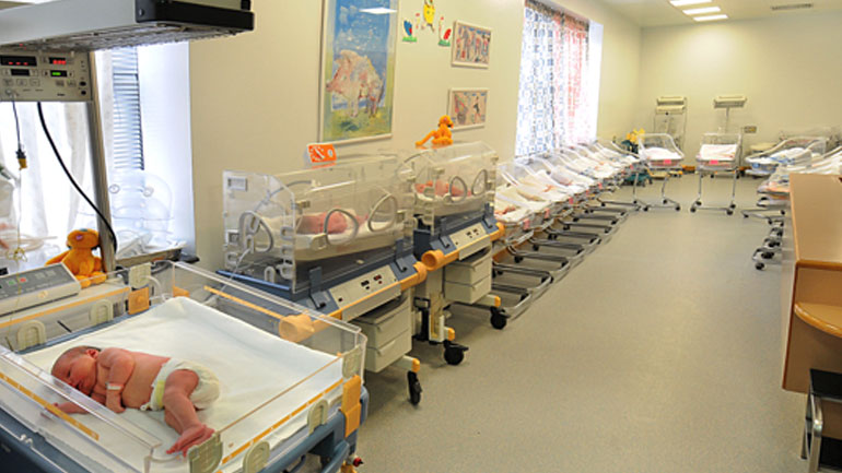 Γεννήθηκε το δεύτερο παιδί στην Ελλάδα από μητέρα θετική στον κορωνοϊό