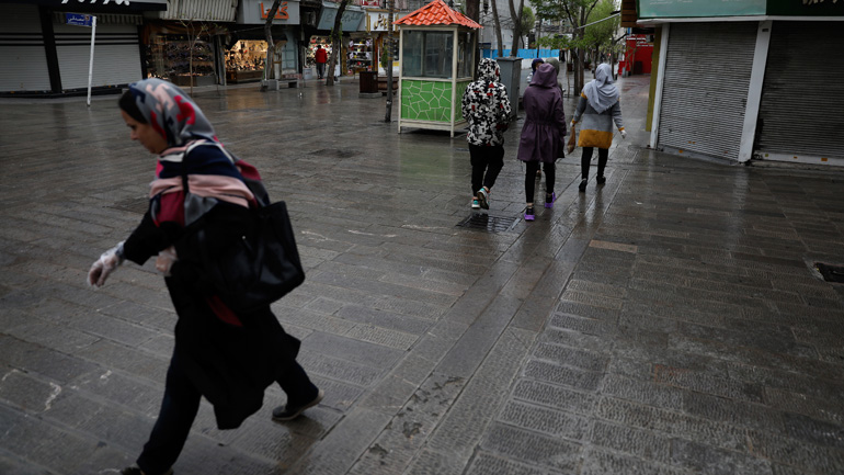 Κορωνοϊός: Οι Βρυξέλλες καλούν τη διεθνή κοινότητα να στείλει ανθρωπιστική βοήθεια στο Ιράν