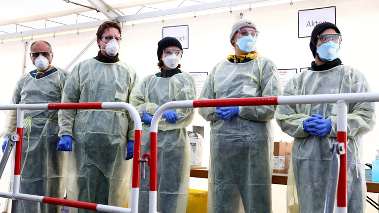 Βρετανία: Εθελοντές στο Λονδίνο προσφέρουν δωρεάν γεύματα στο νοσηλευτικό προσωπικό