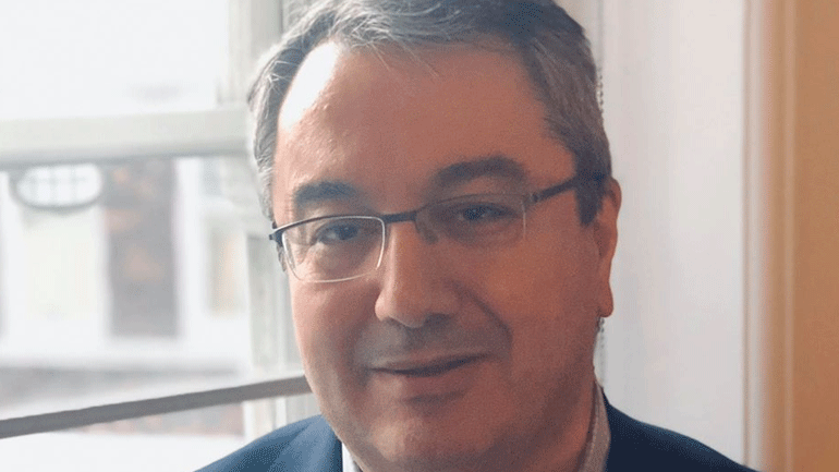 Μόσιαλος: «Δεν μπορεί να εγγυηθεί κανείς ότι ο ιός είναι εποχικός και το καλοκαίρι θα υποχωρήσει»