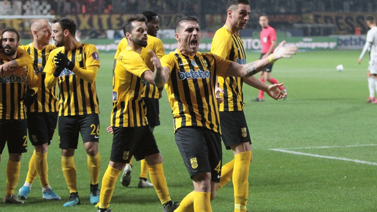 Άρης: Γενέθλια στο… μπαλκόνι λόγω του κορωνοϊού