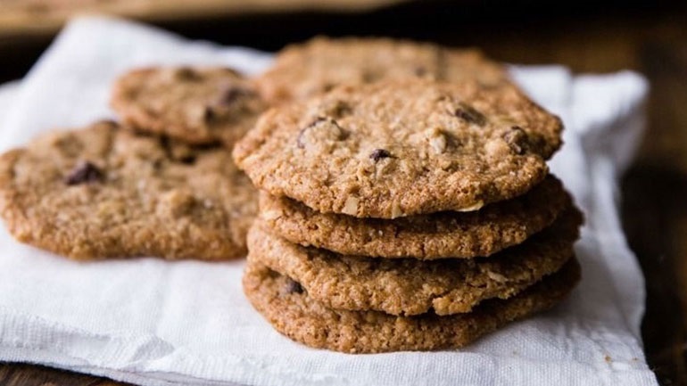 Μπισκότα βρώμης με βούτυρο αμυγδάλου