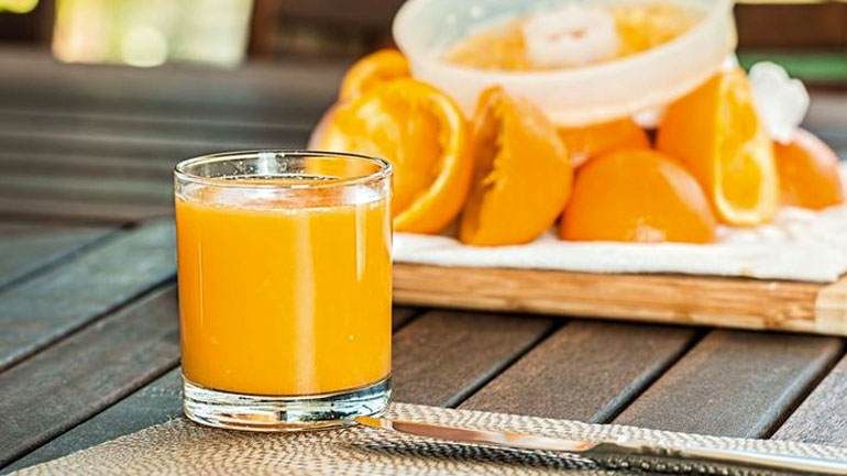 Γιατί πρέπει να πίνετε έναν φυσικό χυμό πορτοκάλι την ημέρα;