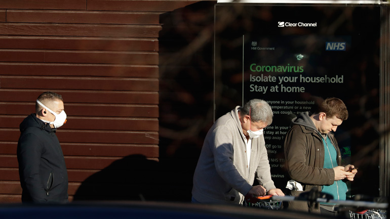 Η Βρετανία ανοίγει σε συνεδριακό κέντρο ένα τεράστιο νοσοκομείο εκστρατείας με 4.000 κλίνες Η Βρετανία ανοίγει σε συνεδριακό κέντρο ένα τεράστιο νοσοκομείο εκστρατείας με 4.000 κλίνες