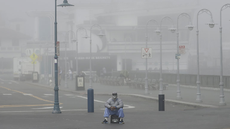 Ο κυβερνήτης της Καλιφόρνιας προεξοφλεί ότι θα χρειαστούν ως και 50.000 επιπλέον νοσοκομειακές κλίνες