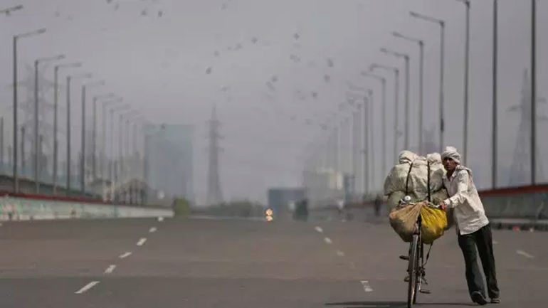 Απαγόρευση κυκλοφορίας για 1,3 δισ. Ινδούς