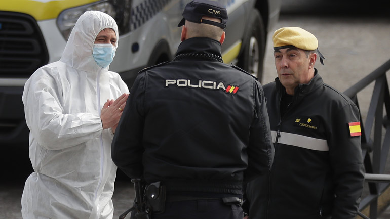 Ισπανία: Νεαροί επιτέθηκαν σε ασθενοφόρα που μετέφεραν ασθενείς με κορωνοϊό