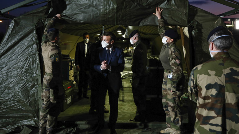 Γαλλία-Covid-19: Ο Μακρόν κινητοποιεί τις ένοπλες δυνάμεις