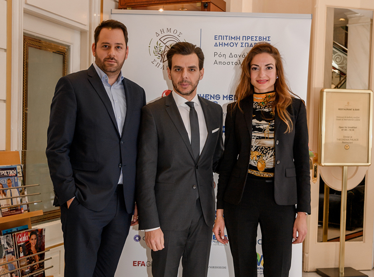 Η οικογένεια Αποστολόπουλου προσκάλεσε τους επώνυμους από το Hollywood στην Ελλάδα. Στη φωτογραφία: η Επικεφαλής Επικοινωνίας του Ομίλου Σαρακάκη Μαρία Ξυτάκη, ο Διευθύνων Σύμβουλος, Όμιλος Ιατρικού Αθηνών Βασίλης Αποστολόπουλος (μέση) και ο Υπεύθυνος Marketing Honda & Mitsubishi Γιώργος Κολύρης