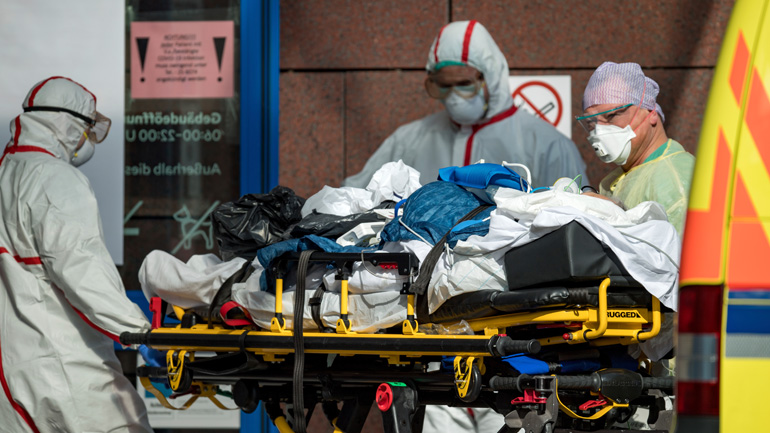 Πάνω από 400.000 άνθρωποι προσφέρθηκαν να στηρίξουν το σύστημα υγείας της Βρετανίας