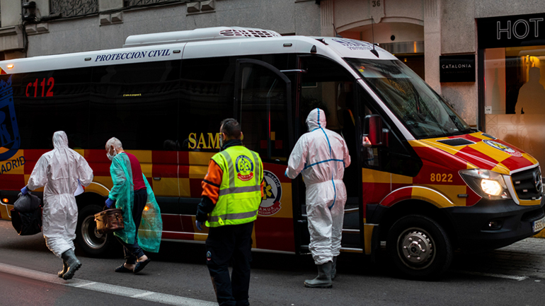 Ανεξέλεγκτος ταύρος σε αρένα