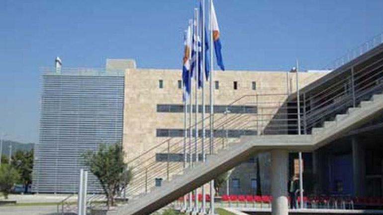 Ουρές στο δημαρχείο…