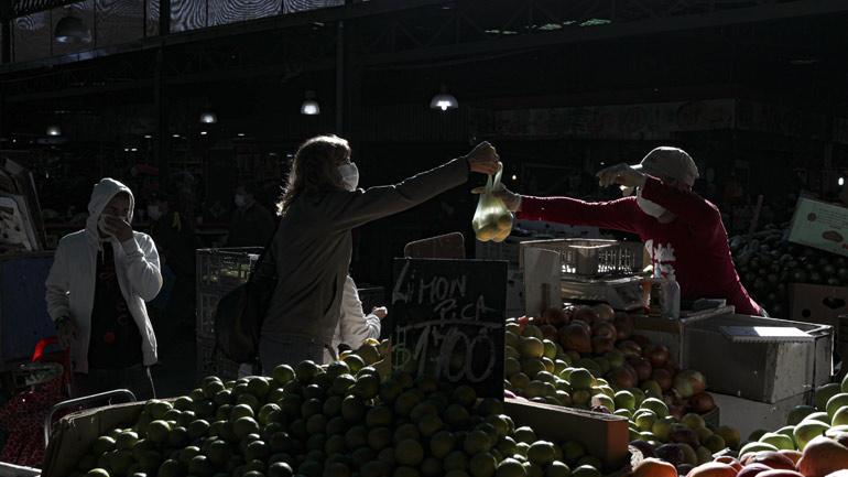Covid-19:  Υπό περιορισμό 1,3 εκατ. κάτοικοι του Σαντιάγο