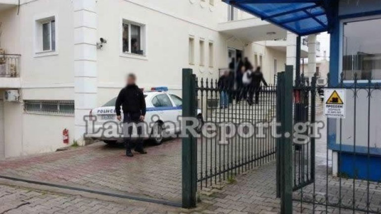 Λαμία: Αναστάτωση στο Αστυνομικό Μέγαρο από «ύποπτο» κρούσμα κρατουμένου