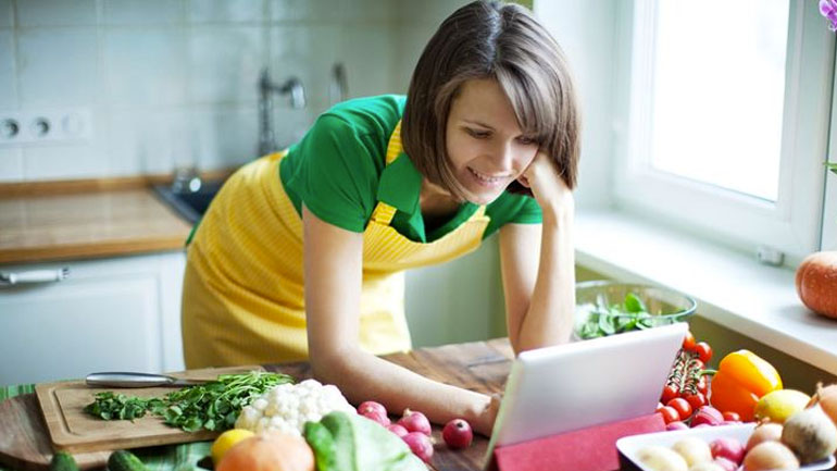 Μένουμε μέσα και παραμένουμε σε φόρμα!