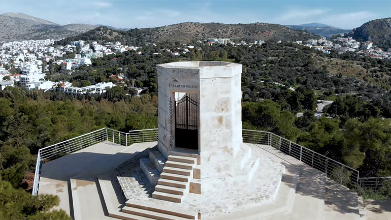 Το Μνημείο Πεσόντων ΛΟΚ στη Βουλιαγμένη