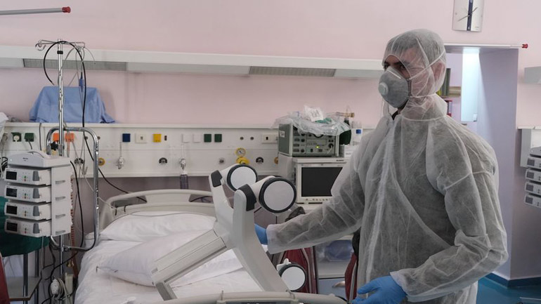 Εθελοντές κατασκευάζουν μάσκες από 3D εκτυπωτές για τα νοσοκομεία