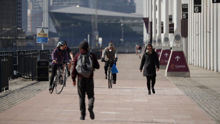 Βρετανία: Τα μέτρα απαγόρευσης της κυκλοφορίας ενδέχεται να διαρκέσουν 6 μήνες