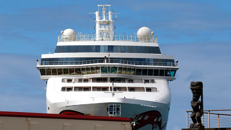 Οι αρχές της Αυστραλίας απαγορεύουν τον ελλιμενισμό δύο κρουαζιερόπλοιων
