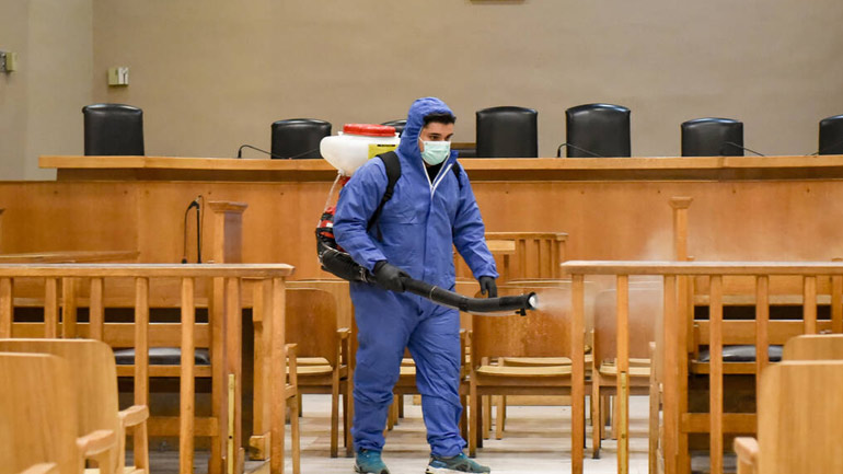 Μαχόμενοι δικηγόροι σε απόγνωση λόγω κορωνοϊού